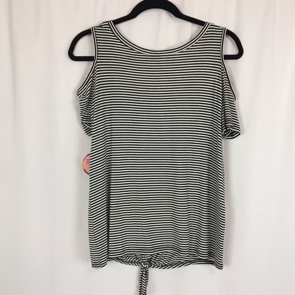 Love Charm Cold Shoulder Knot Front Top - Picture 3 of 5